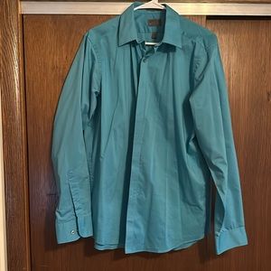 Men’s long sleeve button-down dress shirt. Gently worn condition.